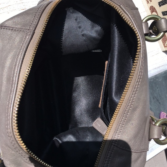 Coach Soft Leather Hobo Bag gold metal details - Picture 5 of 7